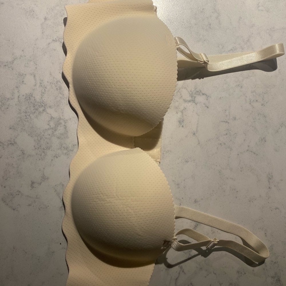 ⭐️BRAND NEW 🍦🍦🍦Cream Padded Bra